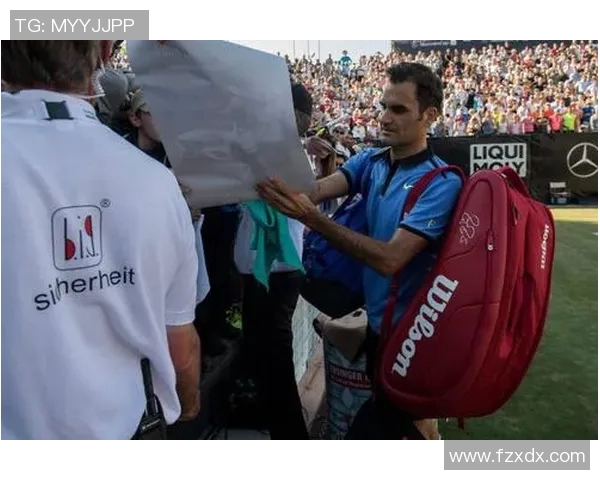 足球场上戴头套的球星们：他们为何选择佩戴头套勇敢迎接挑战